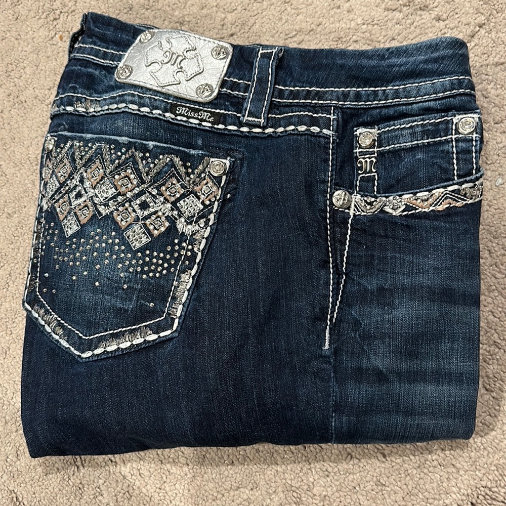 Women’s Miss Me Mid Rise Easy Fit Capri